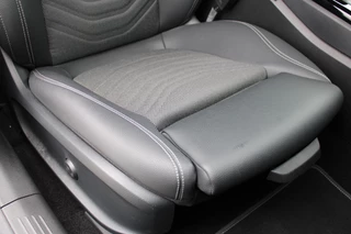 Mercedes-Benz CLA 2023 - Shooting Brake 200 AUT7 Luxury Line LEDER MEMORY DISTRONIC SFEER 18'' imagem 16