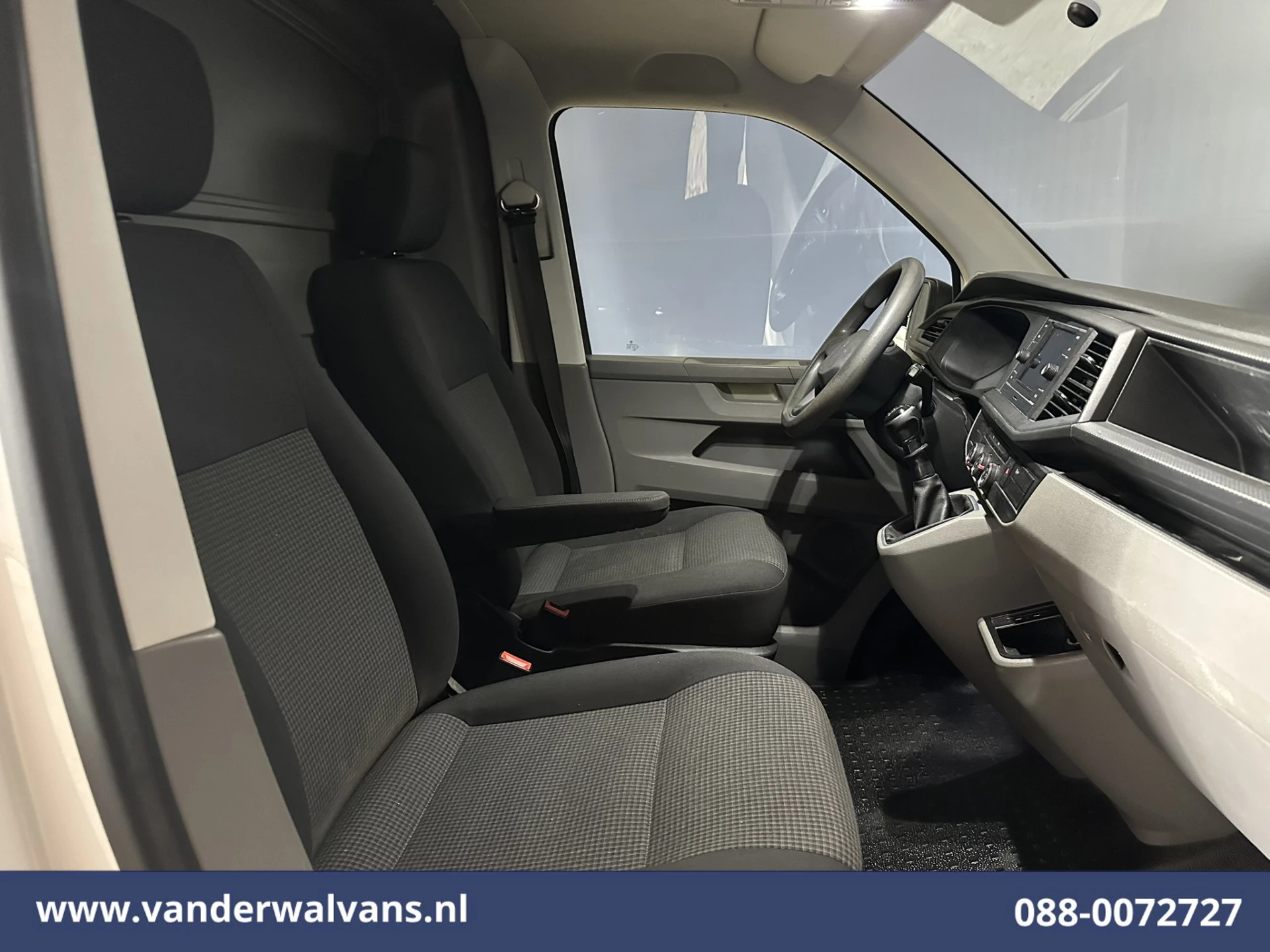 Volkswagen Transporter 2021 - 2.0 TDI L1H1 Euro6 Airco | Apple Carplay | Cruisecontrol | LM-velgen | Trekhaak | Parkeersensoren obrázek 16