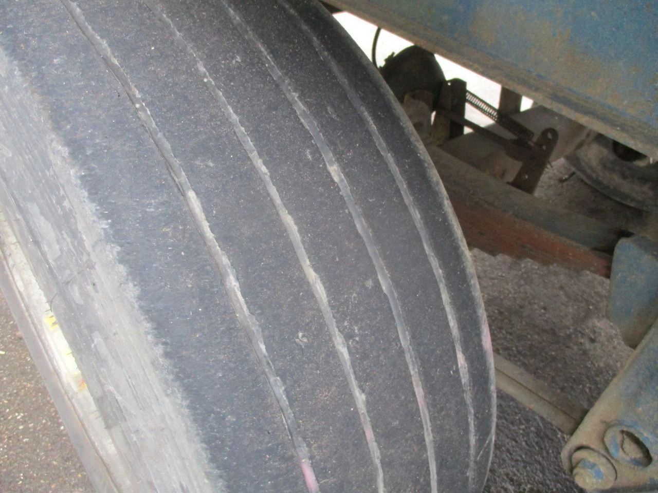 Fruehauf 1982 - 2 Axle , Steel Tipper , Drum brakes, Spring suspension Bild 10