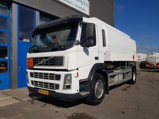 Volvo FM 9.340 2006 - Petrol, Diesel 17000 Ltr. 3 Compartementen obrazek 1