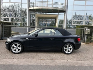 BMW 1 Series 2011 - Cabrio 118i Executive Automaat ,leer,trekh,boekjes imagem 2