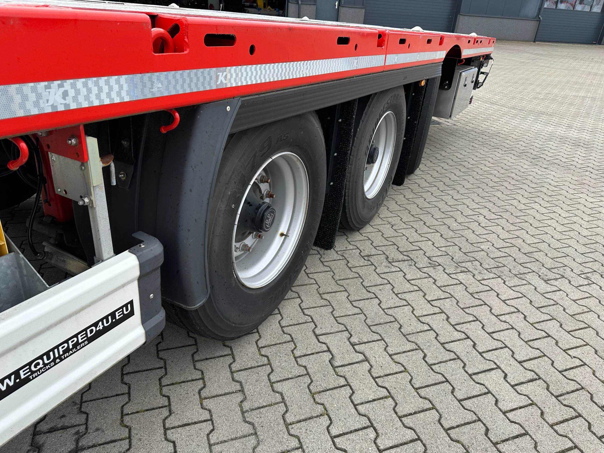 KAESSBOHRER 2026 - new and unused Heavy-Duty flatbed / 690cm extendable / steering axle / lift axle / twistlocks / timberstakes / NL-trailer / APK: 04-2027 obrázek 42