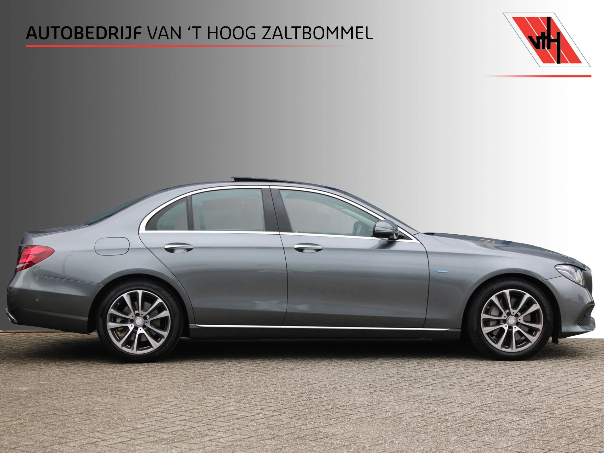 Mercedes-Benz E-Klasse 2016 - 350e Prestige Plus PANORAMADAK BURMESTER LEDER MEMORY DISTRONIC CARPLAY KEY-LESS GO 360-CAMERA TREKHAAK afbeelding 1