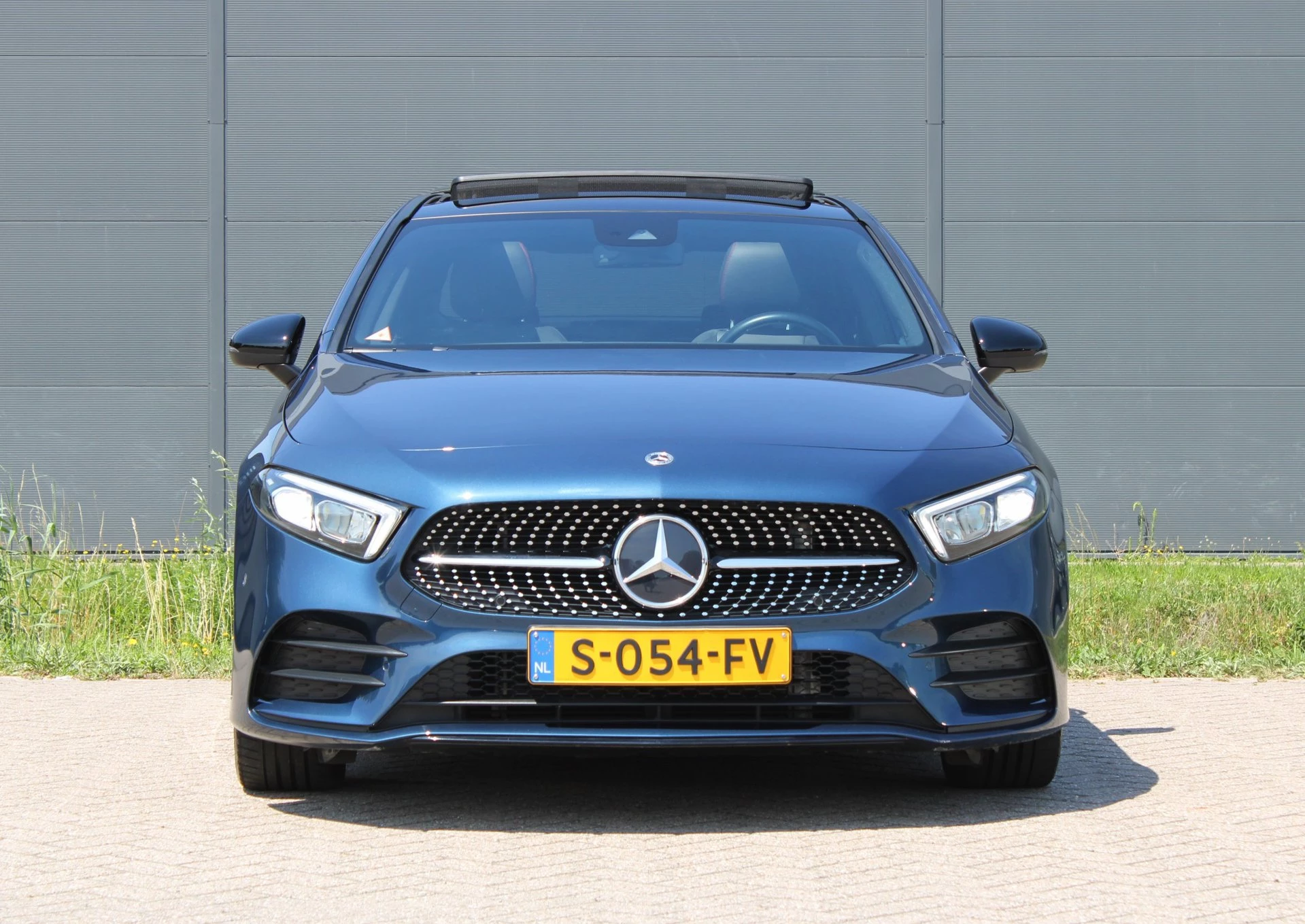 Mercedes-Benz A-Klasse 2023 - 180 AMG Line Panodak Sfeerlicht Keyless afbeelding 13