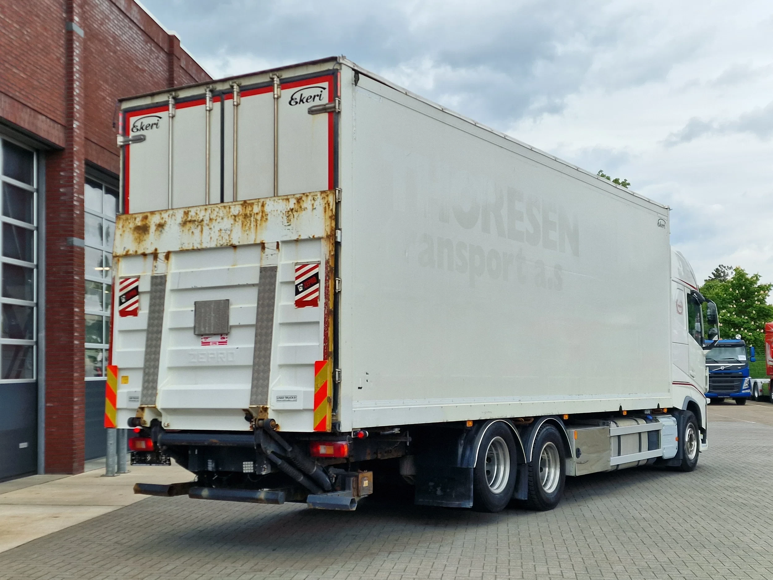 Volvo FH 2015 - 13.460 Globetrotter 6x2 - Ekeri box with sidedoors - Loadlift - Sliding roof - 560 WB obrázek 9