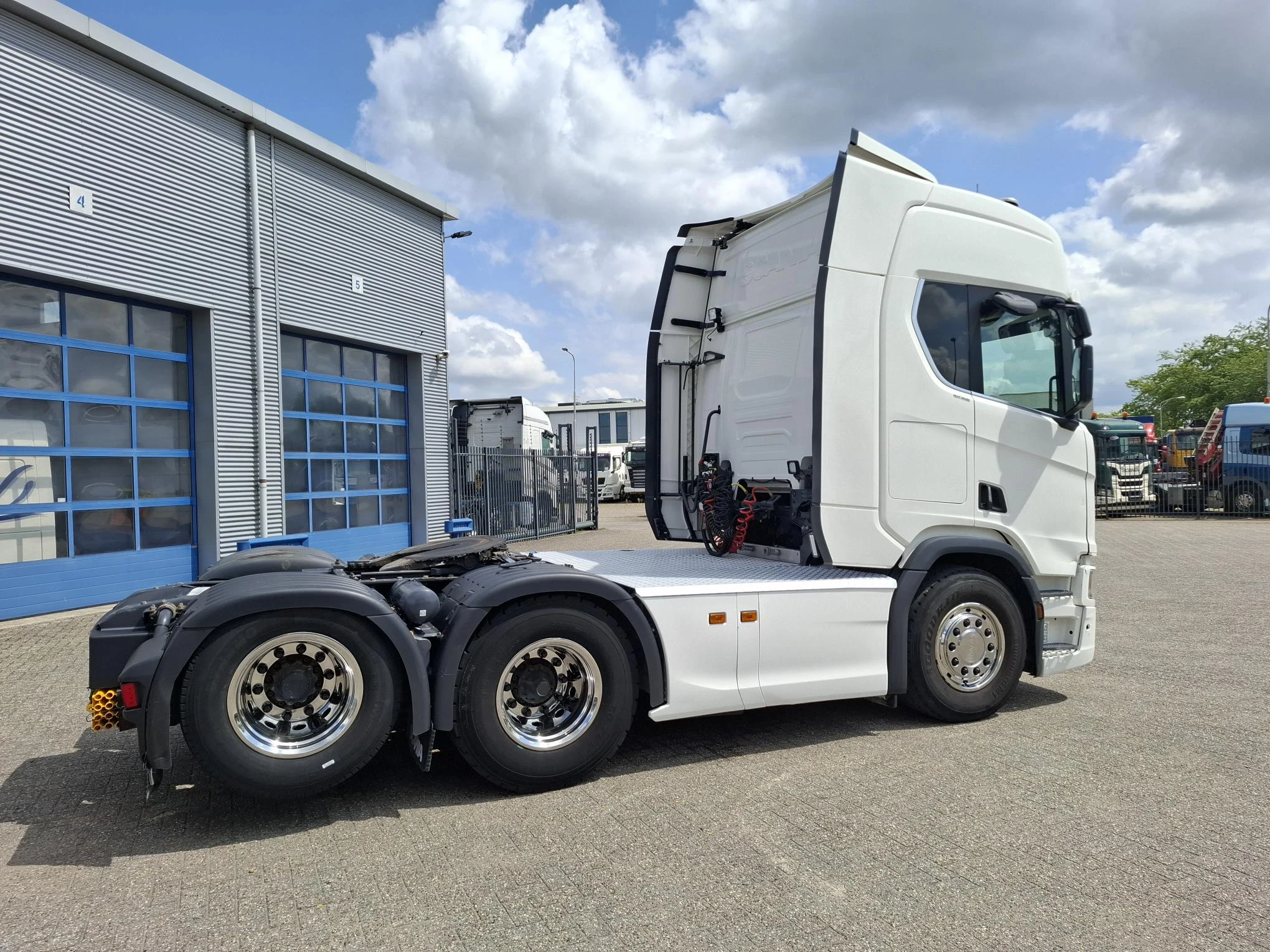 Scania R 2020 - NGS R520 V8 / !!ONLY:500738 KM!! / BOOGIE / RETARDER / HYDRAULICS / LEATHER / NAVI / FRIDGE / LWDS / AUTOMATIC / EURO-6 / 2020 afbeelding 5
