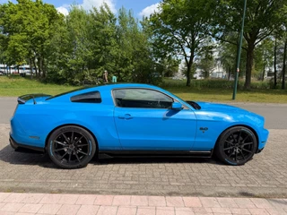 Ford Mustang 2012 - USA 5.0 V8 GT Aut /panoramdak/20 inch /apk afbeelding 4