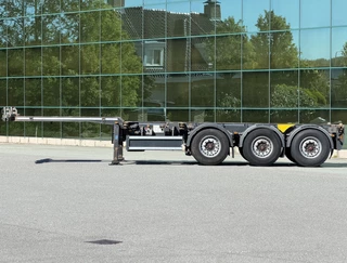 Renders F08FJ3HWSA 2020 - 3DFCST         LIFT AXLE         DISC BRAKES        20-30-40-45 FT.       MIDDEL + BACK SLIDER          NL-TRAILER zdjecie 2