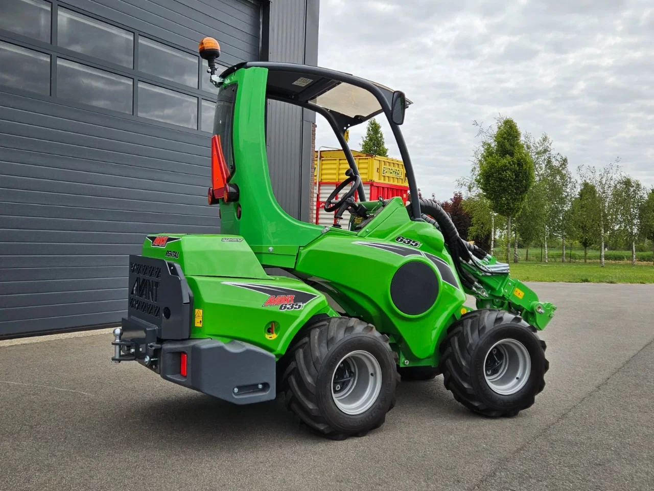 Avant 2024 - 635i Rental mini-shovel afbeelding 9