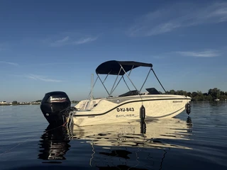 Bayliner M17 speedboot 100 PK mercury DEMO 2026 2026 afbeelding 1 miniatuur