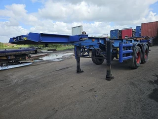 Renders 2 axle 20 ft container chassis  steel  springs bpw drum heavy duty 1996 - N/A image 6