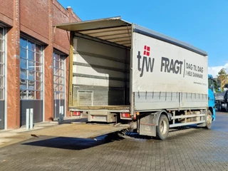 MAN TGM 2015 - 18.290 - Tautliner with sideboards - Loadlift - Full air - Euro 6 - Automatic gearbox imagen 10