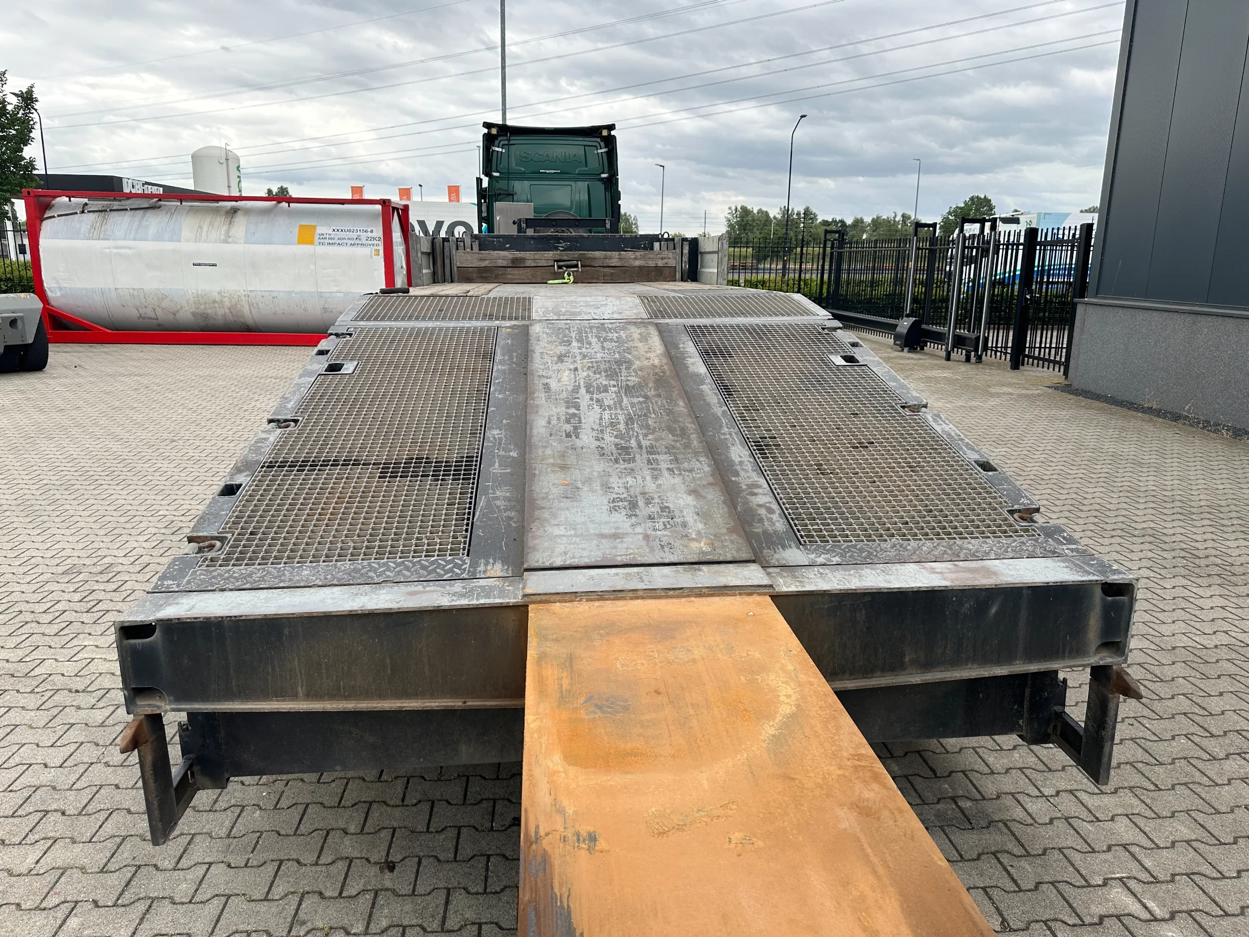 Broshuis 2017 - 3ABSD Lowloader 3-axle / GVW: 59.000kg / Neck: 23.000kg / hydraulic steering + ramps + loading table / 4.60m extendable / winch / liftaxle zdjęcie 73