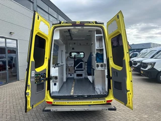 Mercedes-Benz Sprinter 2017 - 319CDI L2H2 AMBULANCE AUTOMAAT V6 MOTORSCHADE obrazek 8