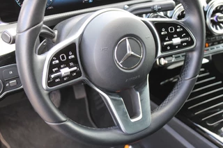 Mercedes-Benz A-Class 2021 - 180 AUT7 Luxury Line LEDER SFEER WIDESCREEN CAMERA image 20