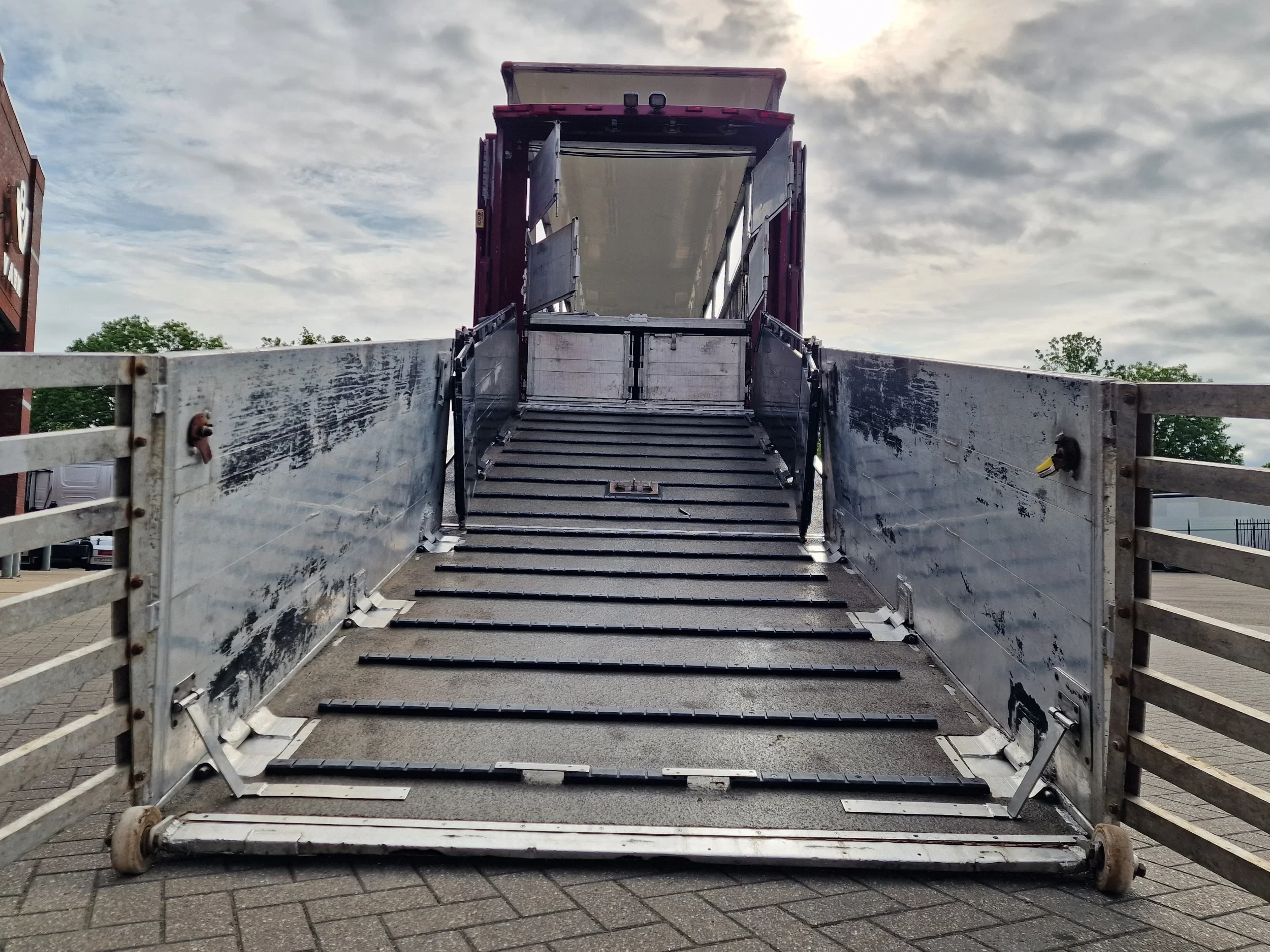 CUPPERS 2013 - 4 stock - new TUV - type 2 - lifting floors - lift / ramp afbeelding 14