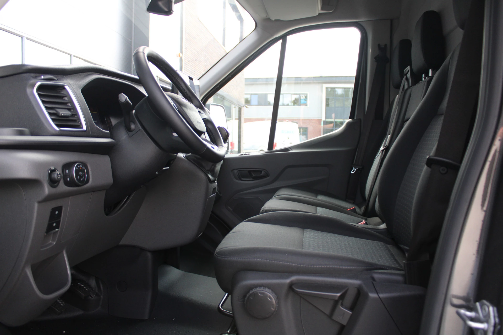 Ford Transit 2024 - 350 2.0 TDCI L2H2 Trend 130pk - Facelift - Adaptive Cruise - Navigatie - Blind Spot - 360 Camera - Stoel - Stuurverwarming - Rijklaar obrázek 8