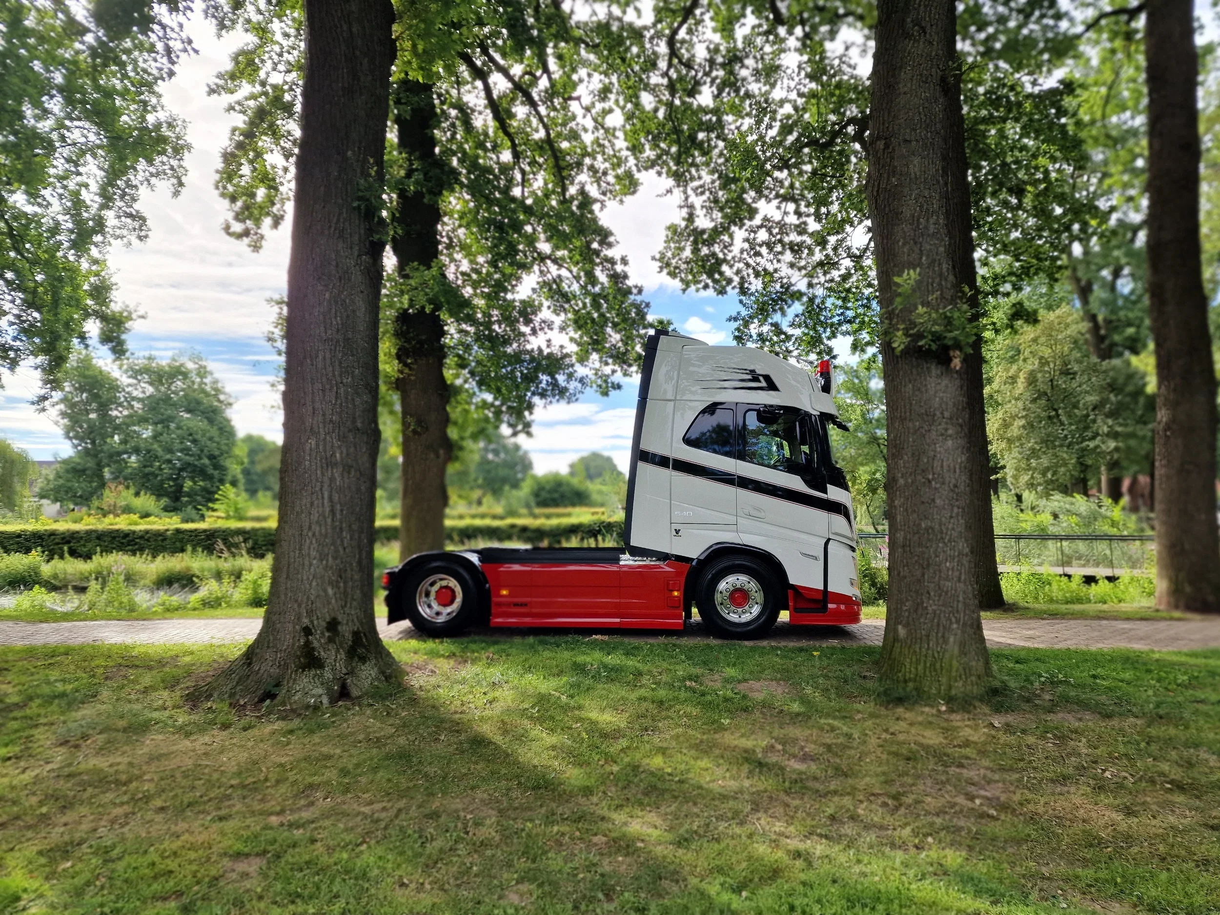 Volvo FH 2026 - 540 Aero Globetrotter XL 4x2 - New - Full spec - Show Truck - BUFFL interior - Retarder - I parkcool - Full air immagine 34