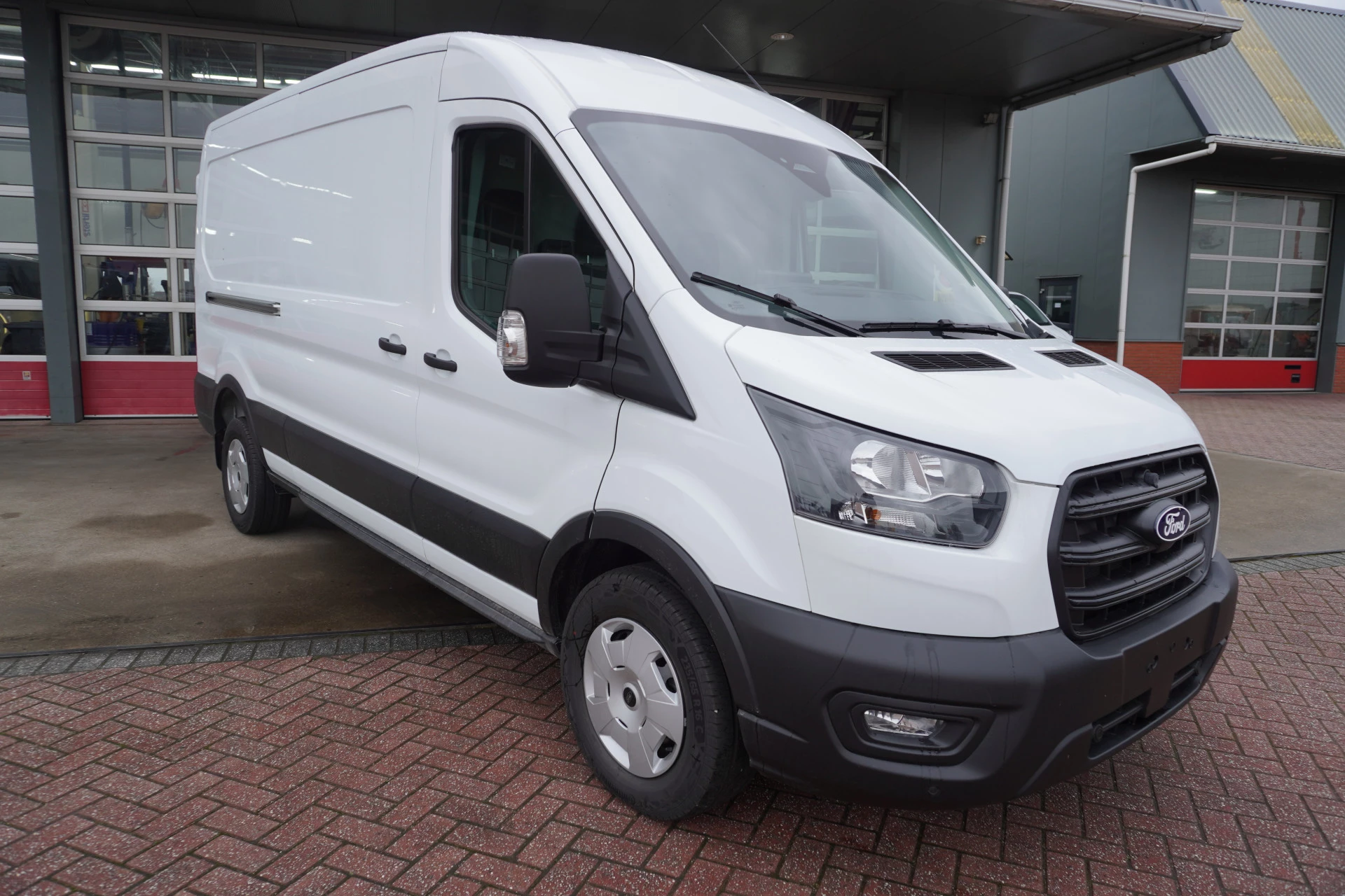 Ford Transit 2024 - 350 2.0 TDCI 130PK L3H2 Trend afbeelding 2