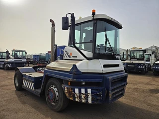 Terberg RT283 | TERMINAL TRACTOR 4X4| TURNING CHAIR. | AUTOMATIC GEAR | 27315 HOURS |  hydraulic system| 2012 - N/A imagem 7
