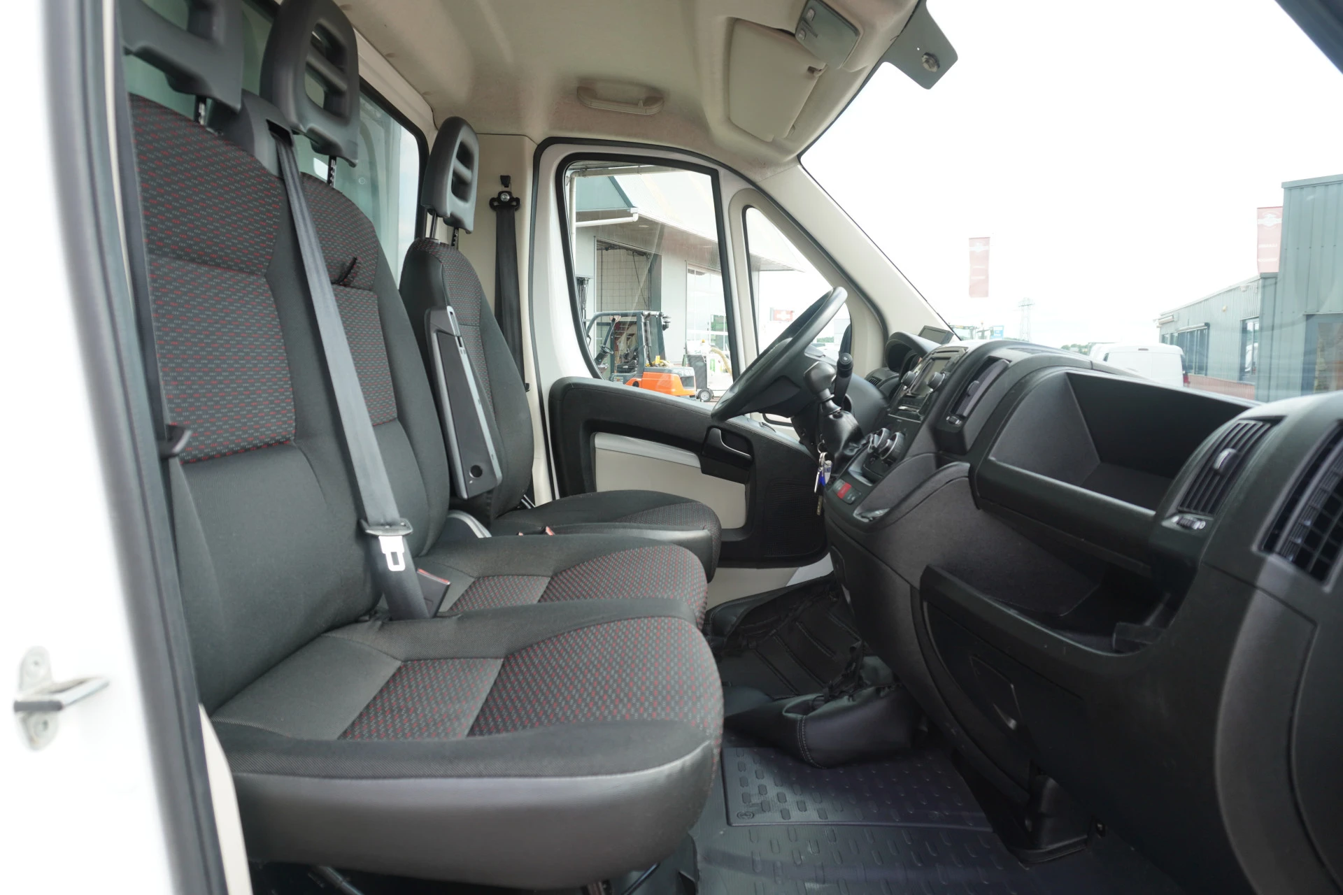 Peugeot Boxer 2018 - 335 2.0 BlueHDI 131PK L3 Pro Meubelbak изображение 12