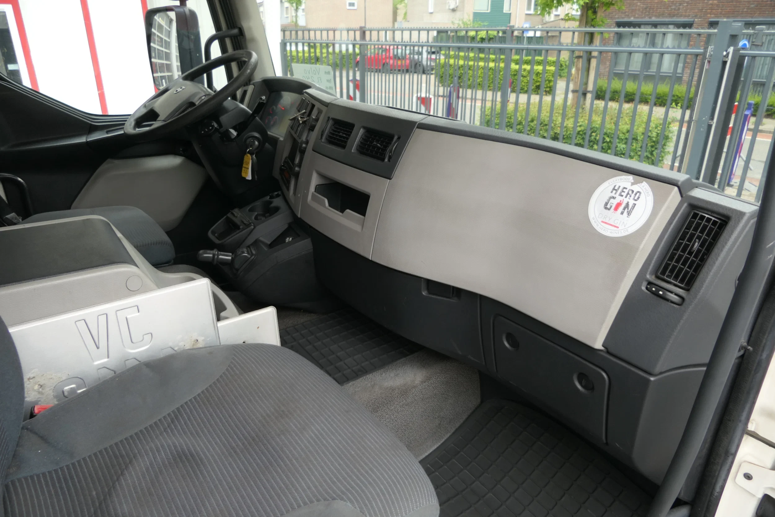 Volvo 240 2013 - FL | Carrier SUPRA 950Mt / Bi-temp | 3 Compartments | 582187Km | 2013 | 12Ton | 6 Cylinder | Dhollandia 1500Kg | TUV/MOT/APK 08-2026 | Luxembourg Truck afbeelding 47