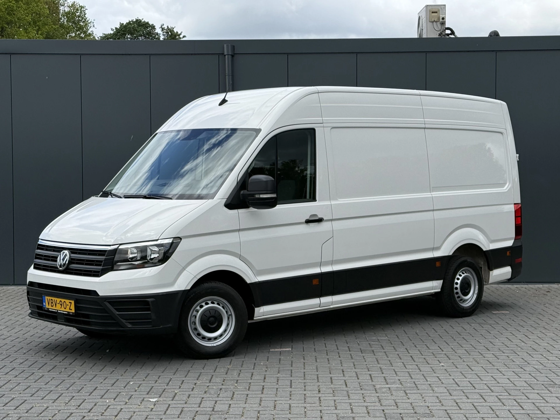 Volkswagen Crafter 2019 - 2.0 TDI 141 PK / L3H3 / 1e EIGENAAR / ZEER NETJES !! / AIRCO / CRUISE / ERGO GEVEERDE STOEL Bild 2