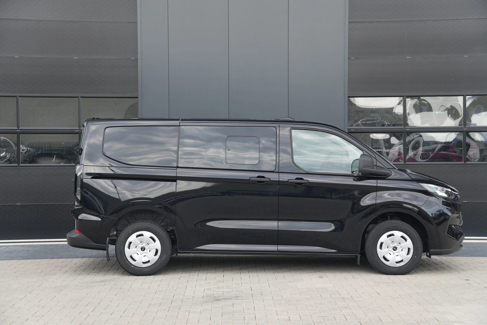 Ford Transit Custom 2025 - 320 2.0 TDCI L1H1 Trend DC 136pk - INCLUSIEF BPM - 2x Schuif - Stoel/stuurverwarming - Cruise - Navi - Camera - Rijklaar immagine 4