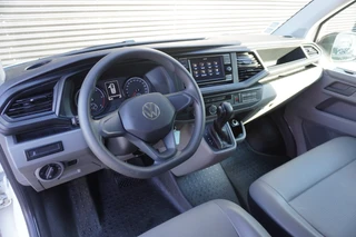 Volkswagen Transporter 2024 - 150pk Automaat L1H1 Apple Carplay Parkeersensoren Cruise control Achterdeuren Airco 3-Zits afbeelding 3 miniatuur