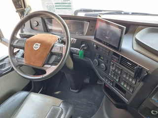 Volvo FH 2023 - 13.500 Globetrotter XL 6x2 - Retarder - Full air - Leather - Camera obrazek 11