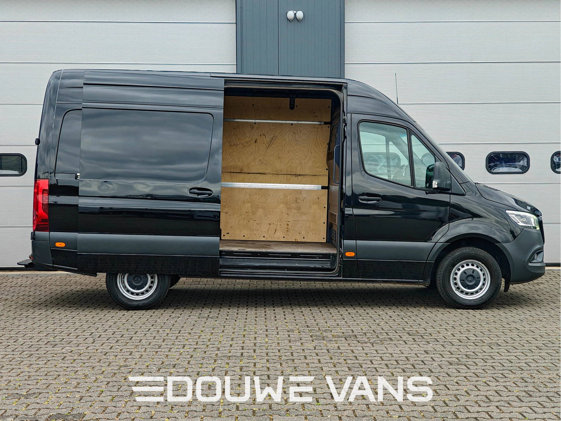 Mercedes-Benz Sprinter 2020 - L2H2 319 Automaat Zwart Trekhaak LED 360 Camera afbeelding 4