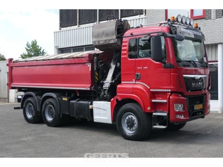 MAN TGS 2014 - 26.480 | 6X6 | 2 Side Tipper + Hydraulic dust cover | PALFINGER Q170Z84TI + Easy fold | 665130Km | 2014 | Full Steel | Drum brakes | Trailer coupling | TUV/MOT/APK 08-2026 | NL-Truck for sale