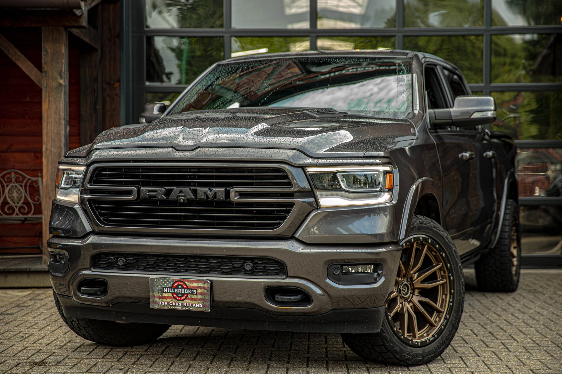 Dodge Ram 1500 2019 - 5.7 V8 4x4 Crew Cab 5'7 Laramie Level 2 Bild 2