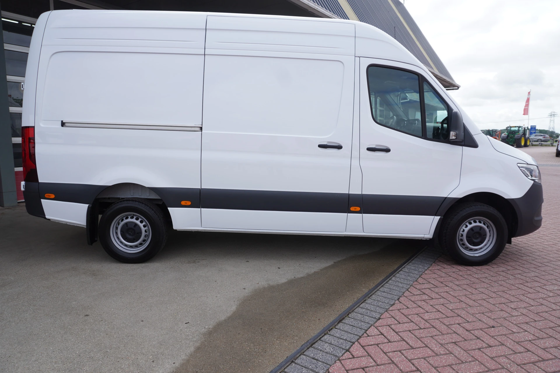 Mercedes-Benz Sprinter 2024 - 319 CDI 191PK L2H2 RWD Pro Automaat obrázek 3