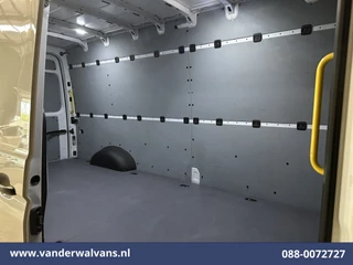 Volkswagen Crafter 2018 - 2.0 TDI 140pk L4H3 L3H2 Euro6 Airco | 3000kg trekhaak | Cruisecontrol | Parkeersensoren obrazek 6