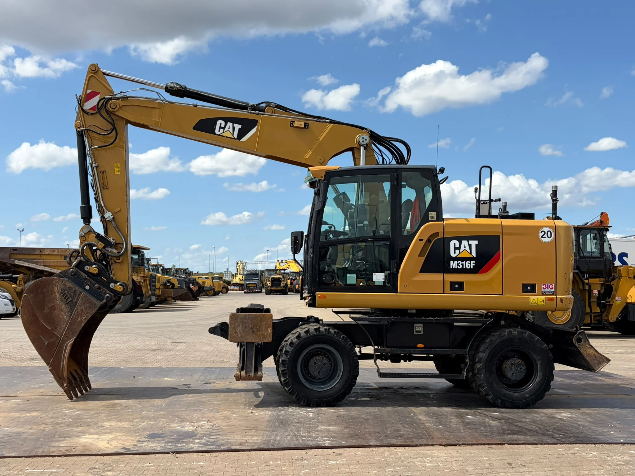 Caterpillar M316F Mobile excavator 2017 afbeelding 1