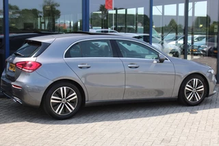 Mercedes-Benz A-Class 2022 - 200 AUT7 Luxury Line PANORAMADAK LEDER SFEER CARPLAY KEY-LESS GO imagen 3
