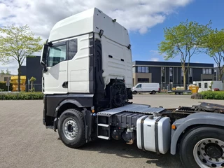MAN TGX 2020 - 33.510 / 6X4 / HYDRAULICS / !!ONLY:335411 KM!! / ACC / LWDS / NAVI / FRIDGE / AUTOMATIC / EURO-6 / 2020 obrazek 8