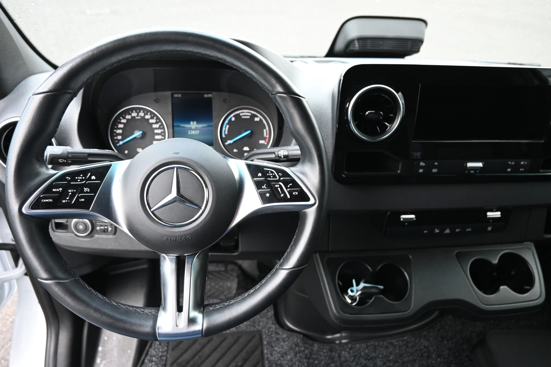 Mercedes-Benz eSprinter 2024 - 320 L2H2 RWD Pro 81kWh Bild 14