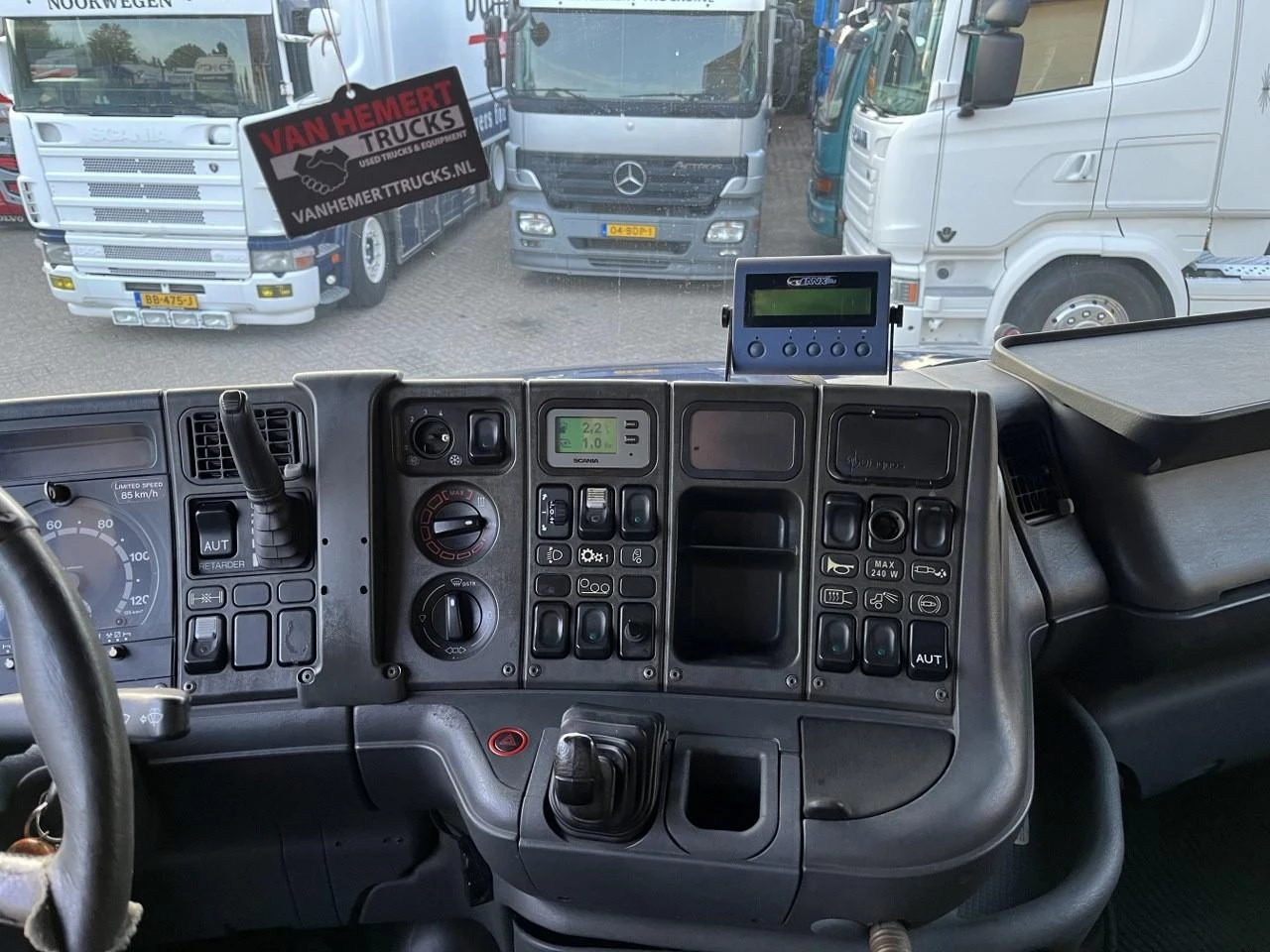 Scania T 2001 - T164-480 V8 image 11