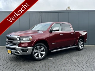 Dodge Ram 1500 2018 - 5.7 V8 LARAMIE / VERKOCHT / LPG / TREKHAAK 3.5T / ADAPTIVE CRUISE / LUCHTVERING / CAMERA / PANO / 12 INCH SCREEN / DELMONICO RED afbeelding 1 miniatuur