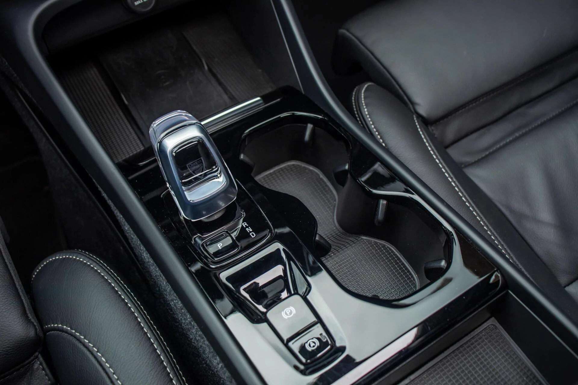 Volvo XC40 2023 - 1.5 T5 Plug-in hybrid Ultimate Dark, Pano, Leder imagen 24