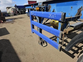 Renders 2 axle 20 ft container chassis  steel  springs bpw drum heavy duty 1996 - N/A image 30