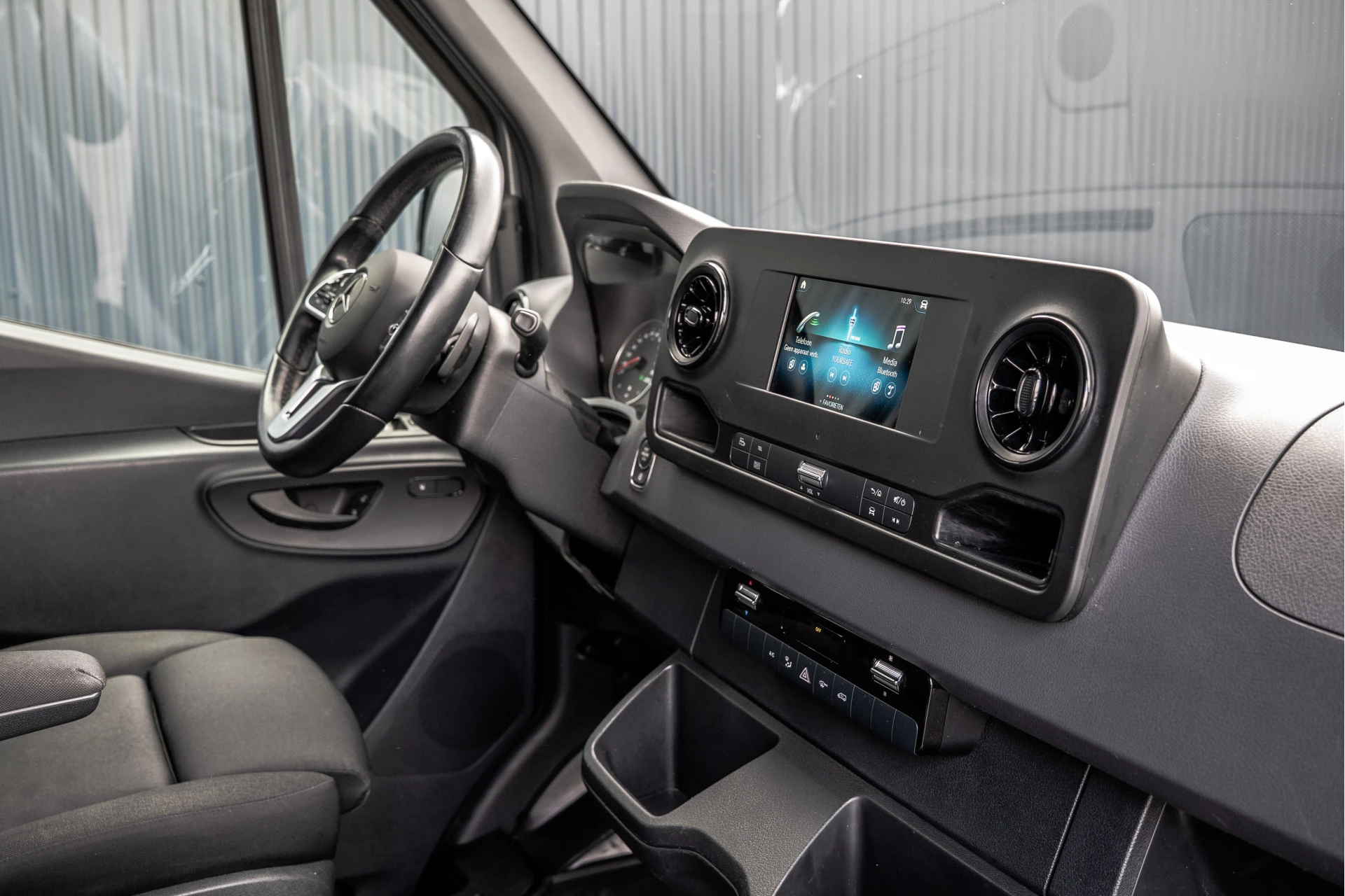 Mercedes-Benz Sprinter 2021 - 317 CDI RWD L2H1 | 170 PK | Automaat | 1e Eigenaar | Cruise | Camera | Mbux | PDC | Climatronic Bild 2