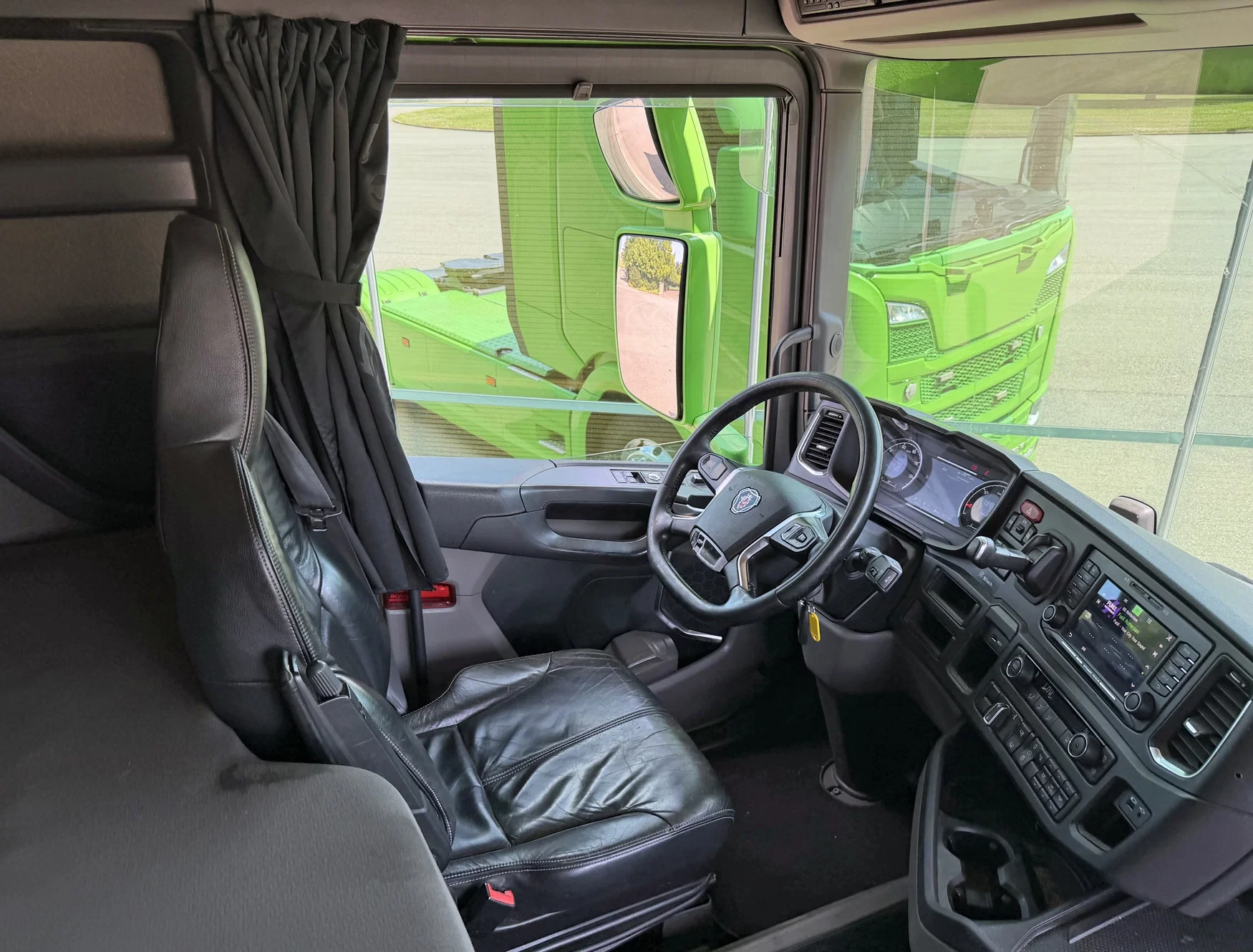 Scania R 2019 - R450 NGS 2X TANKS PARK AIRCO ONLY 738.000 KM 4-POINT AIRSUSPENSION BELGIUM TRUCK obrázek 11