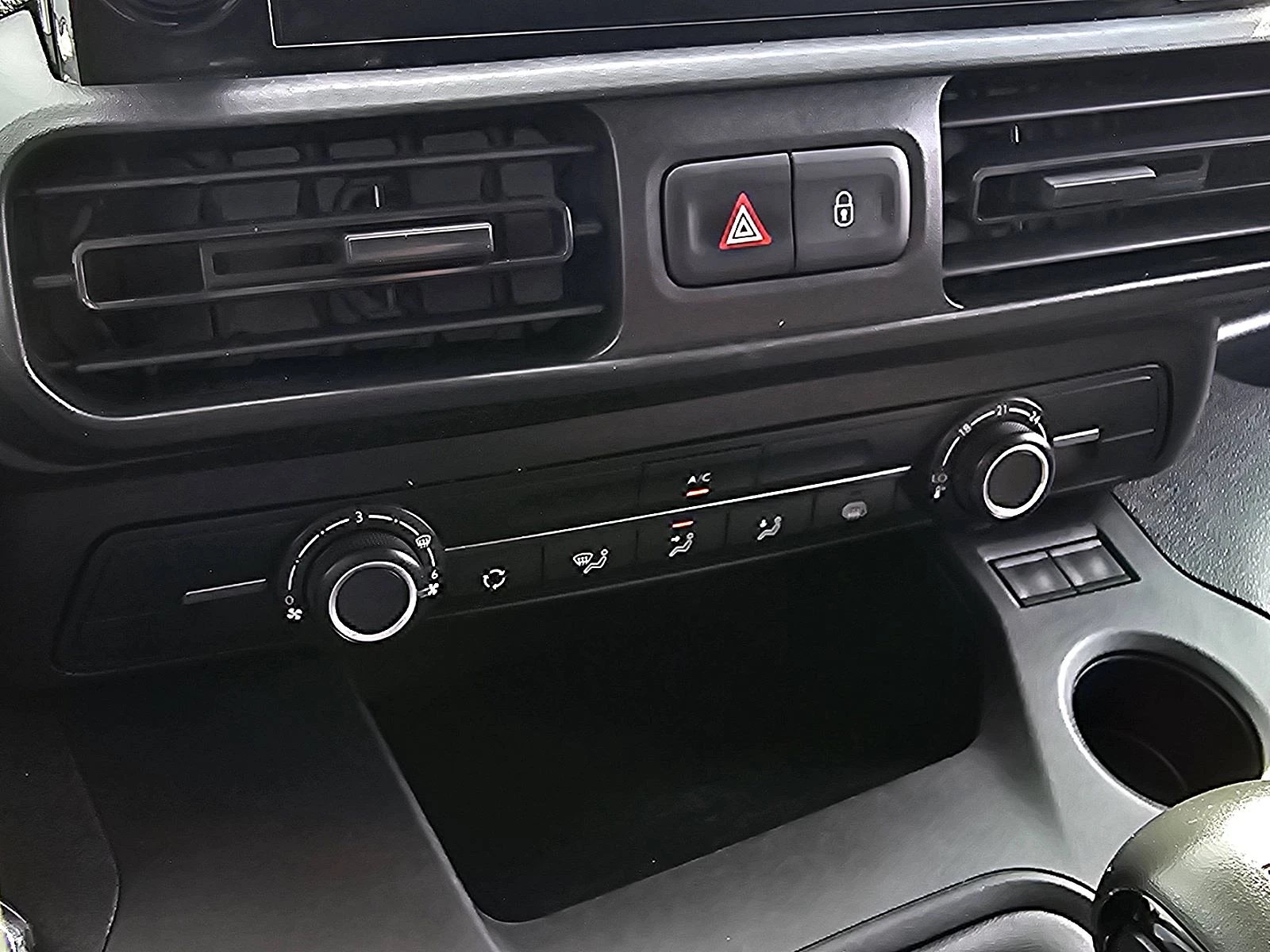 Opel Combo 2022 - 1.5 obrázek 10