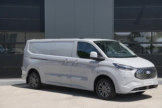 Ford E-Transit Custom 2026 - 340 L2H1 Limited 71 kWh 218pk - 2x Schuifdeur - AGR Bestuurdersstoel - Trekhaak - ACC - B&O - Navi - Stoel/Stuurverwarming - 360 Camera - Blindspot - Rijklaar obrázek 3 náhled