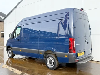 Mercedes-Benz Sprinter 2022 - 317 1.9 CDI L2H2 LED 10 Inch MBUX Scherm Lederen bekleding Climate Control Cruise Control Camera Navigatie Parkeersensoren voor achter image 2 thumbnail