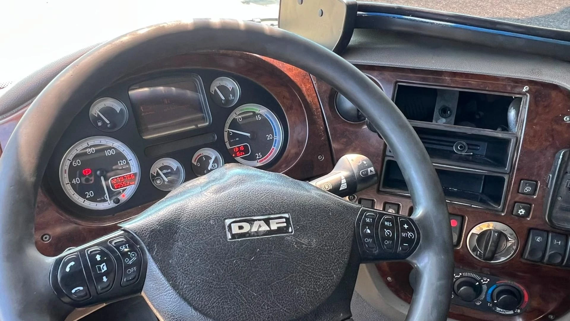 DAF XF 105.460 2007 Bild 10
