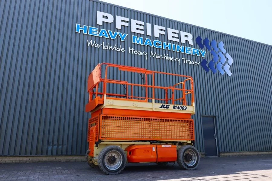 JLG 2013 - M4069 Hybrid, 14.2m Working Height, 360kg Capacity image 1